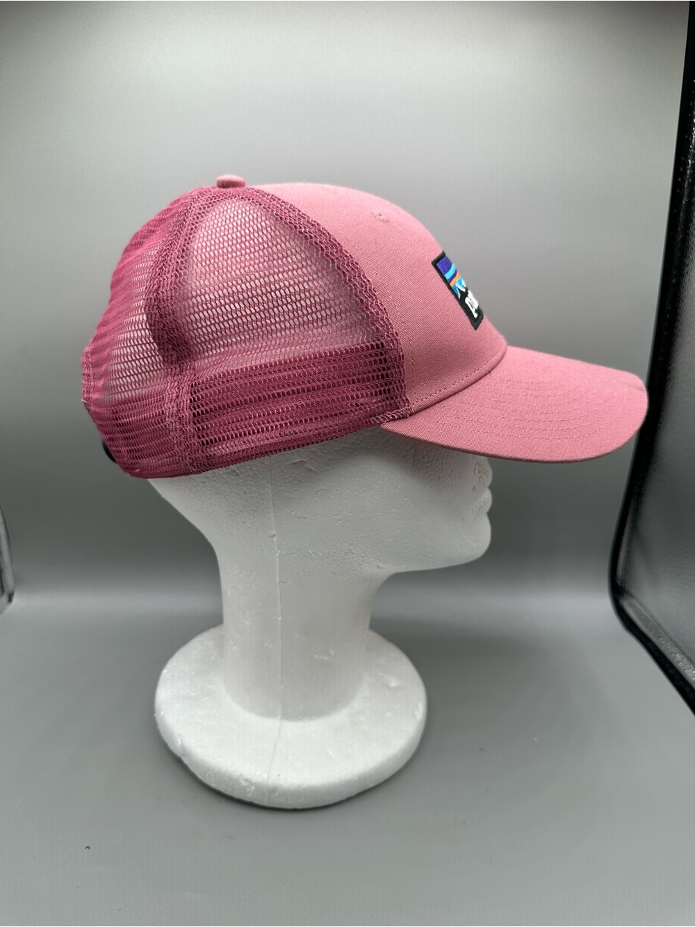 Patagonia P-6 Logo Trucker Hat Unisex OSFA Pink Mesh - Picture 7 of 10
